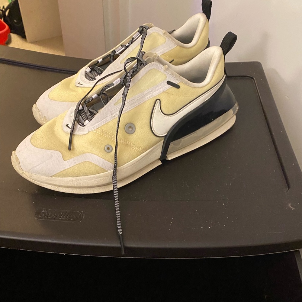 Nike air maxes